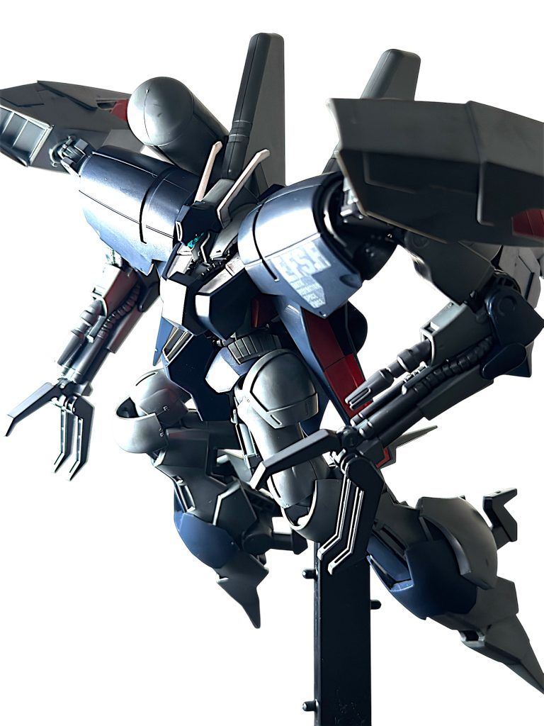 説明書には記載は無いですが、余剰パーツで1号機を再現してみました。 2号機もよいのですが、両腕のクローと背中のタンクを付けた方が、これぞバイアラン！という感じがしますね^_^