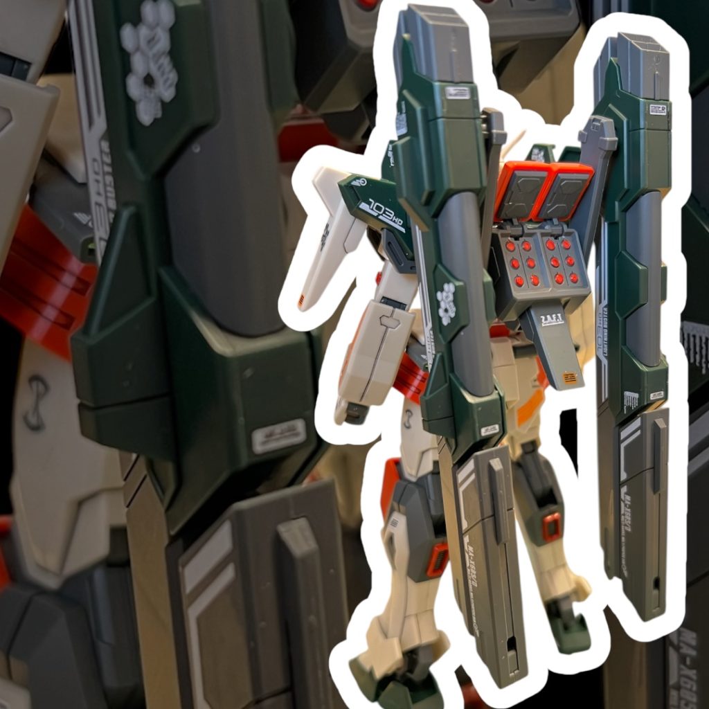 ポイントはバックパックのミサイル弾頭のの部分塗装と、フロントスカートのスジボリと部分塗装。個人的にオレンジが足りない気がしたので、ワンポイントで調色した暗めのオレンジを筆塗りで。 撮っても気に入っています！！ 