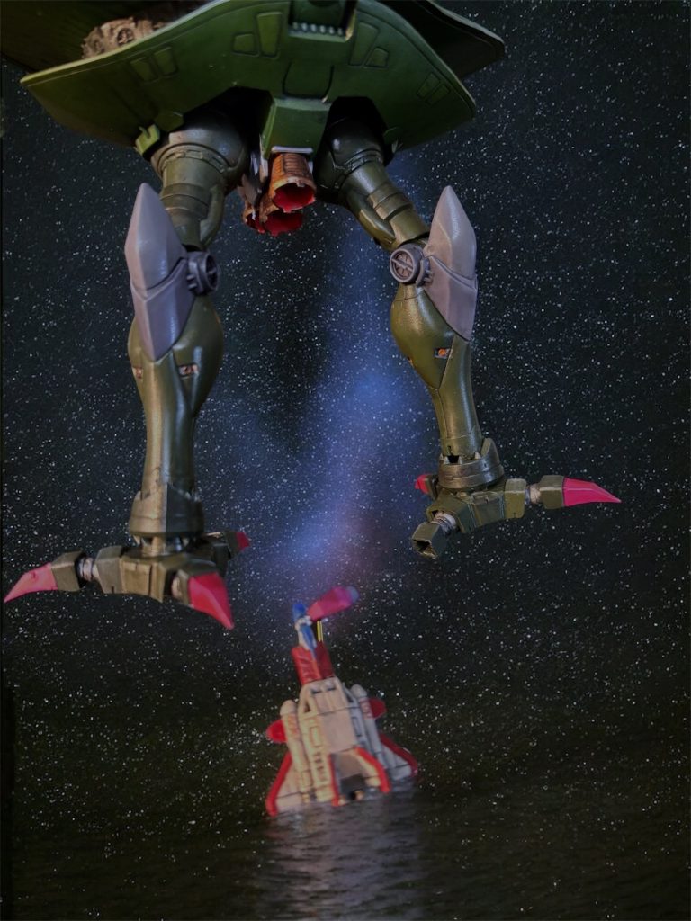 このシーン再現するにあたり、めぐりあい宇宙とTV版を何回か見比べました。完全に個人の感想ですが、めぐりあい宇宙のスレッガーさん、とてもチャラい印象です。それに対してTV版、真面目に軍人さんな印象です。尺の長さもあるのですが、めぐりあい宇宙のスレッガーさんの特攻には意味がなく、TV版ではビグザムの動きを封じ、その隙にガンダムがビグザムのバーニアを撃ち抜くなど見応えがありました。不快に思われた方、ごめんなさい。