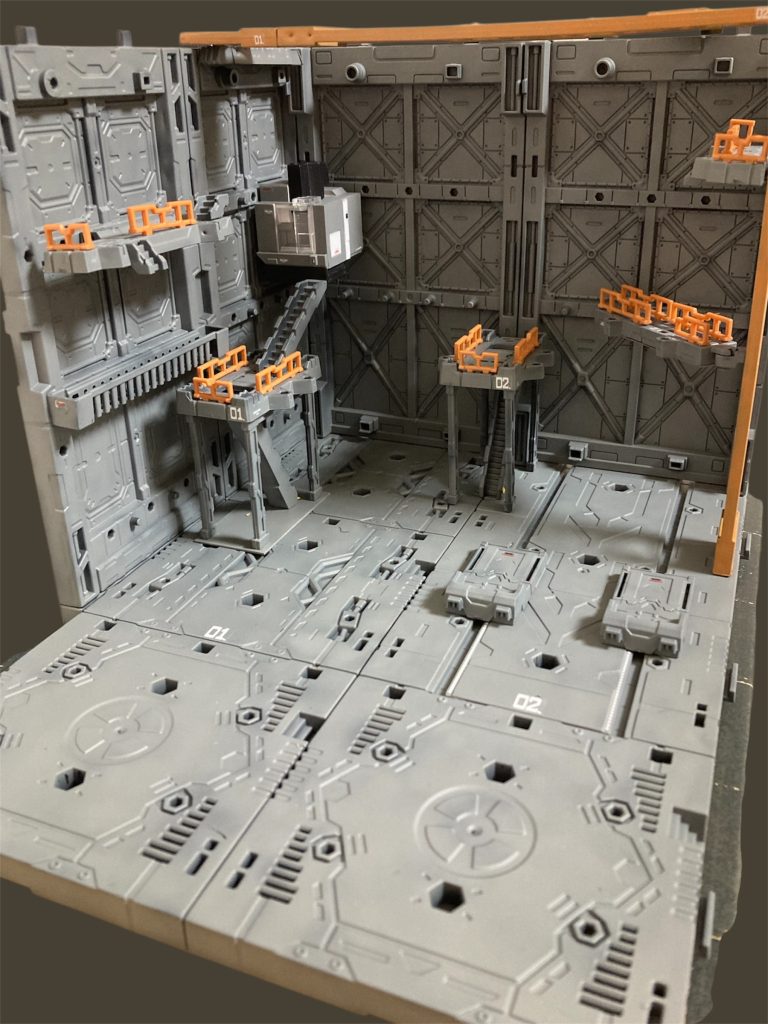 GUNSTA内のMIROKUさんのページを見てめちゃめちゃカッコ良かったので同じような感じにしたかったのですがバンダイさんのMSデッキが入手出来ずできる範囲で完成。今後は写真撮影用のジオラマとして使用します。