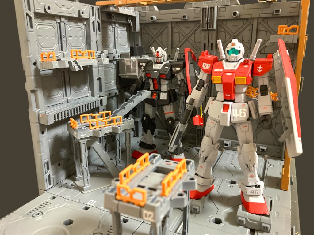 完成したMSデッキにプロトタイプガンダムと先日アップしたジムを並べてみました。個人的には満足の出来栄えです。