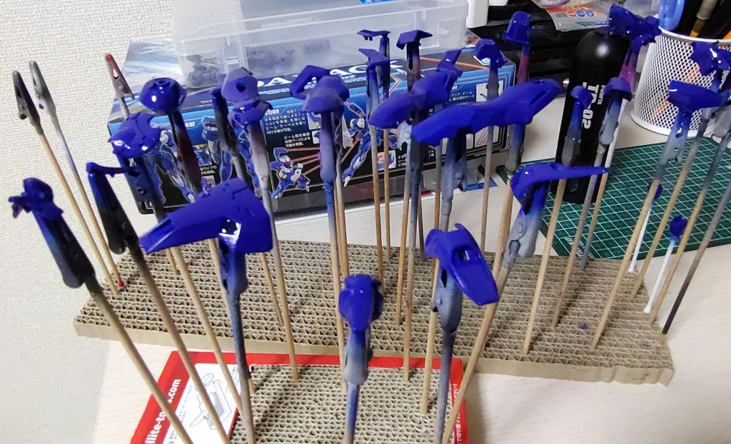 こちらの写真の色味が実物に近いです。調色に時間がかかりましたが、納得のいく色味にできました。