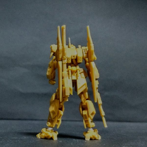 最近忙しくてなかなか製作が進みませんが百式の2機目を作りました。前回の赤いのと少し各部の取り付け位置を見直してプロポーション調整しました！塗装になりますが、ノーマルカラーで行きます！（3枚目）
