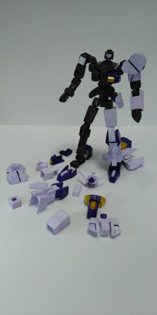 これがある意味一番のこだわり。外装を外してフレーム状態にできる。