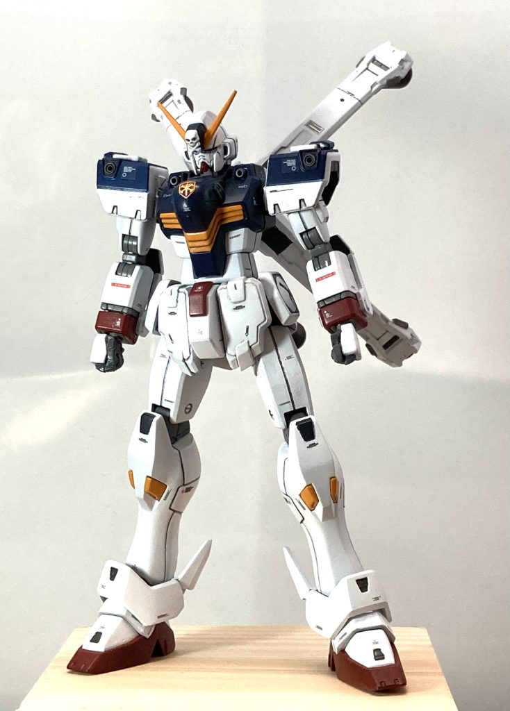 正面。目立ったアピールポイントなし!握り拳を作ったくらいかな。