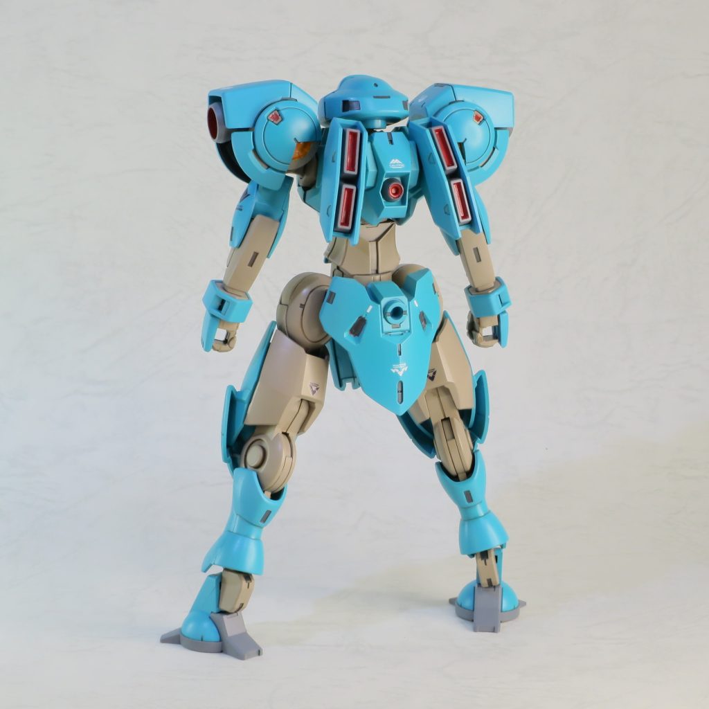 バックパックもクセの少ないスラスター式のものに変更。エースが乗る量産機ということで、ゴテゴテ盛るよりはシンプルな武装で堅実かつ大胆に戦うイメージを優先しました。