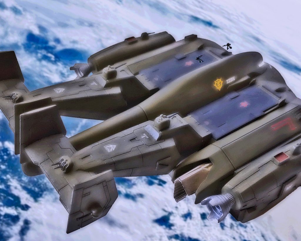 「……貴様、『ダイクン派』だろう?」ロゼットの目は座っており、重さのある低い声でヴァルクの言葉を遮った。「……今それは重要な事かね、中佐?」「アンタもマハラジャ・カーンと一緒にあんな辺境のアクシズに居たいのかい…?」「…言っておくが、彼は自らの意思でアクシズへの道を選んだのだぞ。自分達が手を下したと思っているだろうがな」「ジュピター・デューク、アンタは色々知りすぎているようだし、国家反逆罪の疑いがありそうね?」「…好きに判断するが良い中佐。老兵一人軍法会議に掛けた所で、今のジオンにおいては何の意味も持たんよ。だがこのノアズ・アークは動かせなくなり、腕利きのトライバル隊には手こずるぞ。キシリアの所のキマイラとかいう連中や、本国の部隊を用いてもな。彼らは首都で胡座をかいている世間知らずとは違う。マハルの飢えた狼達は、生きる為に死に物狂いだからな…」「……このっ、クソジジイィがぁぁっっ!!!?」