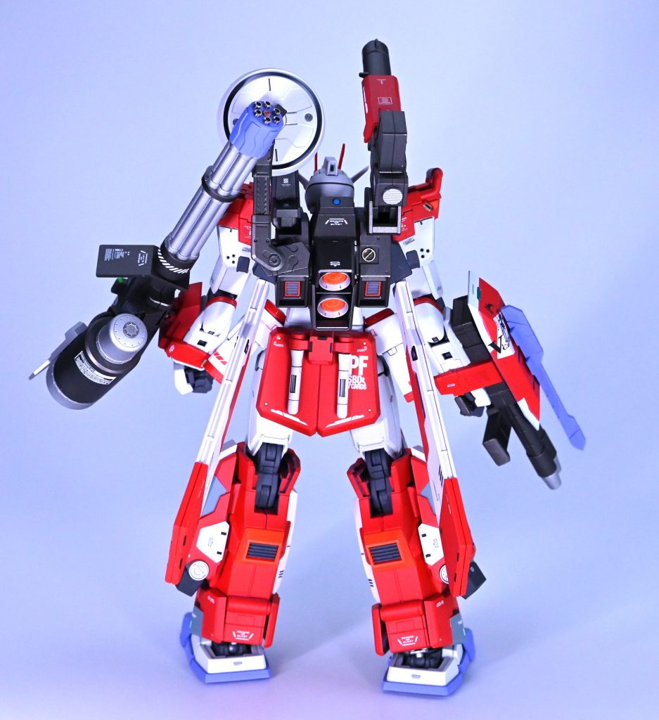 ガトリングガンの弾倉にはジャンクパーツを接着 その他レッドポイント、グリーンポイント、メタルパーツでディテールアップしています