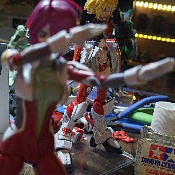 待って！！見ちゃダメ！！まだ全部着てないんだから！！