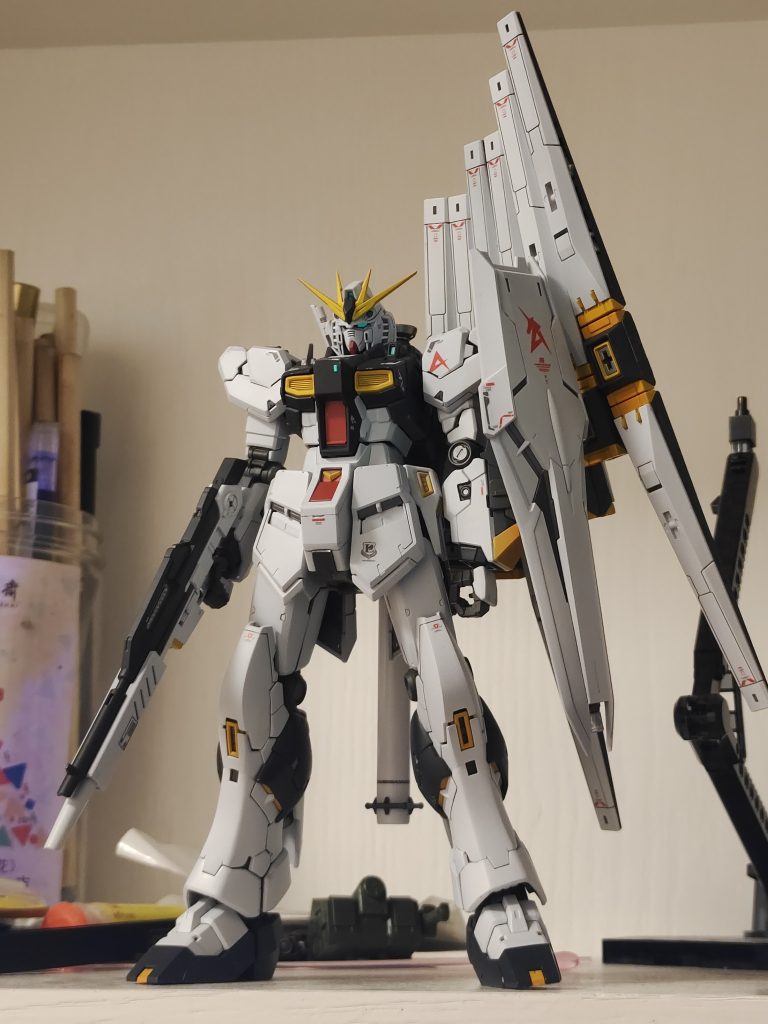 目とノズルはいつものように蛍光塗料で塗装されています。