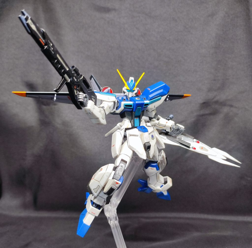 正義の〜怒りを〜ぶつけろ〜ウィンダーム積みプラが凄まじいことになってるので、筆塗りとシールの段差消しの練習も兼ねてなるだけ簡単仕上げで作成しました。具体的には·ゲート処理はある程度目立たなくなればOKとする。·シール段差消し用クリアとトップコート以外は全て筆塗り。·筆塗りは本来シールで塗り分ける箇所と関節部、ライフルと隠蔽力の低い黄色+αのみとする。·延長工作はせず、アンテナとシールド先端のみヤスリでシャープ化·スジボリは既存モールドと段差部のみ、0.15mmで統一