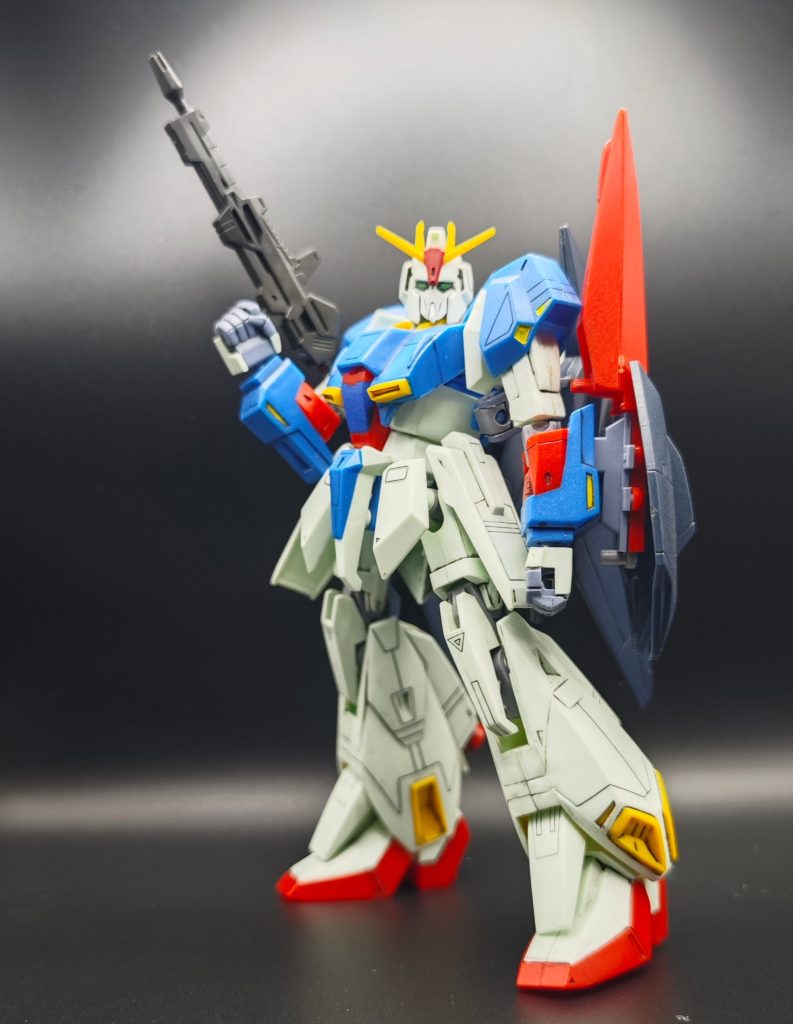 ポーズ的な所ではちょっと残念なキットですがデザイン自体は結構かっこいいと思います、