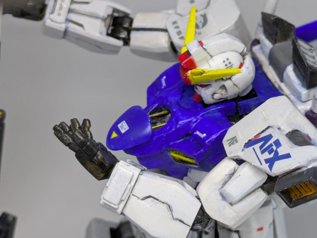 コクピットも開閉します。さすがにF91やクロスボーンガンダムと同サイズでのコクピット開閉は手間でした。