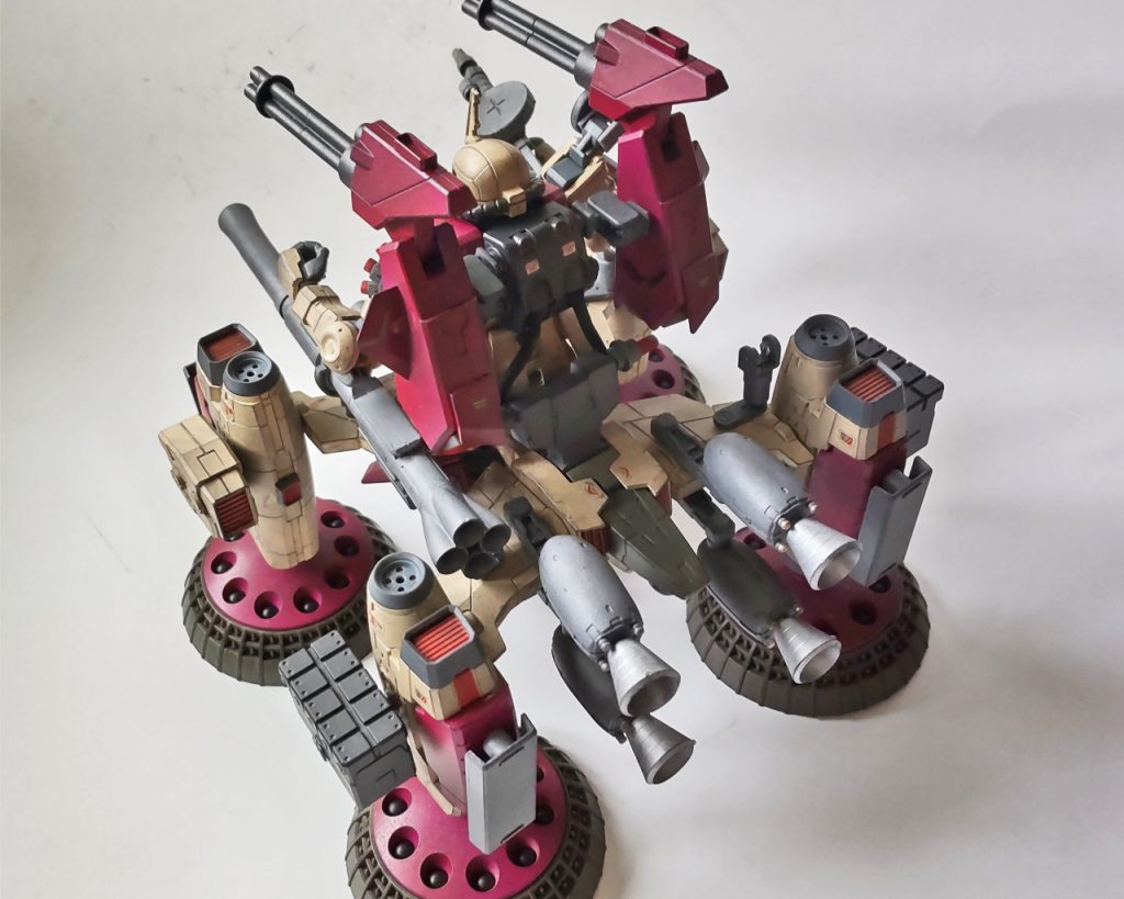 ポイントは重火器満載の所でもありますが、個人的に好きなのは脚のギャン盾✕4をフロート用部位に転用した所ですね。これはまさかの閃きでした(^m^)大きな加工は少なかったんですが、まあまあ大きくなったんでパーツが沢山で塗装が多くなり大変でした。