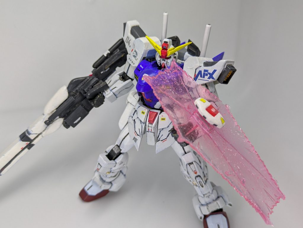 ビームシールドのキラキラは、100均で見つけたラメ入り塗料です。ネオジム磁石を介して、シールドの展開を可能にしました。