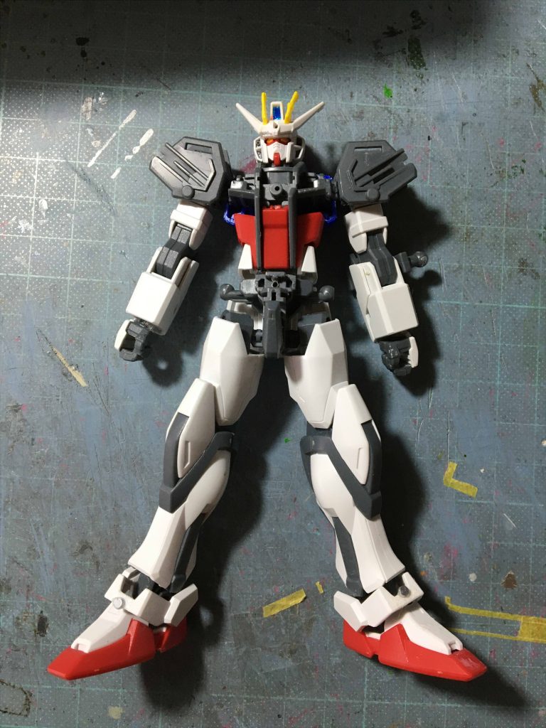 EGストライクガンダムの完成品を移植するためパーツ分割した写真・前