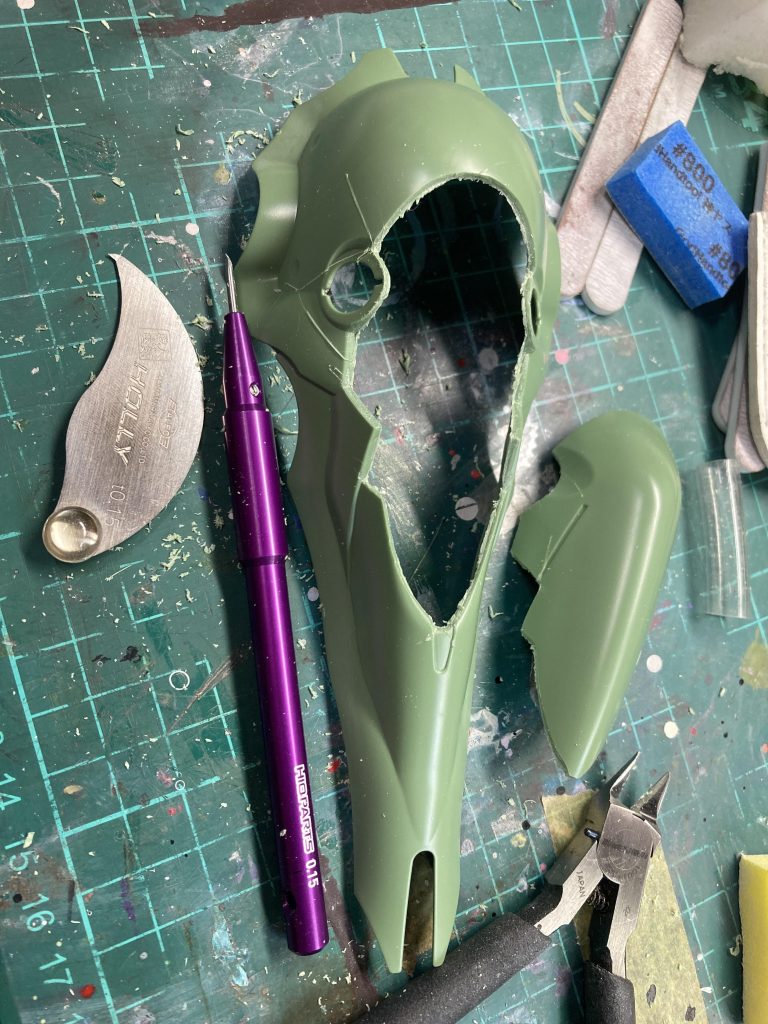 まずはチラ見せ用のバインダー切り取りから始めました。