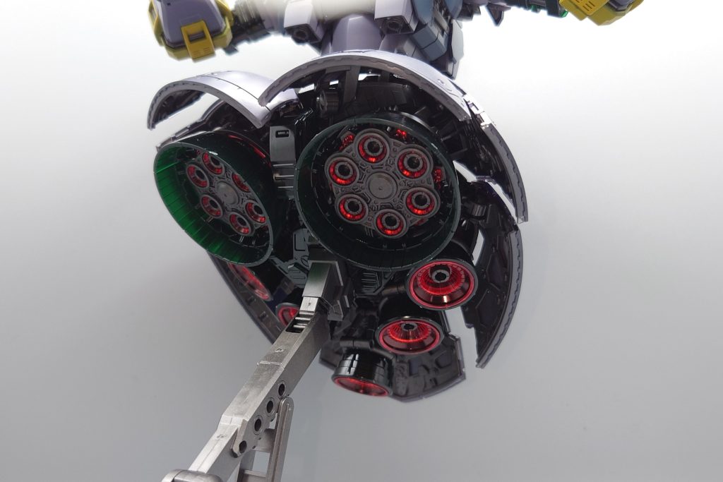 バーニアはクリアのおかげで光って見える感じがかっこいい