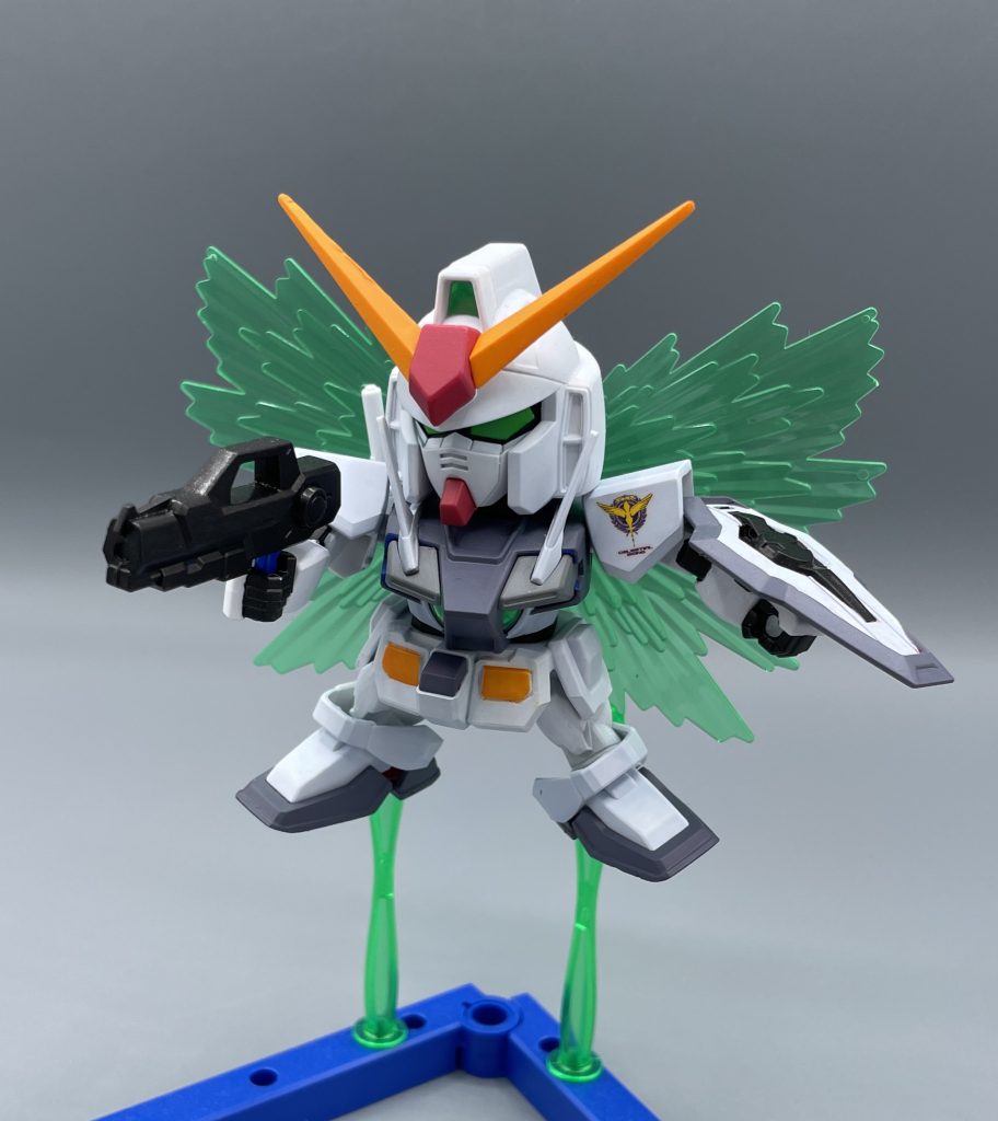 ビームガン・ガンダムシールド RX-78-2ガンダムを強く意識してデザインされたOガンダム。ガンダムを象徴とする武装を、一通り装備しています。 アニメ第一話でゲリラ戦を制圧した時にOガンダムに登場していたのは、リボンズ・アルマークと言う少年?でした。この人物も、刹那と共に、物語の中枢を担う役割を果たしていきます。