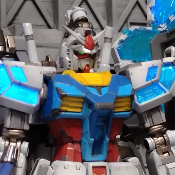 ＲＸ７８Ｆ００／Ｅガンダム（ＥＸ００１グラスフェザー装備）