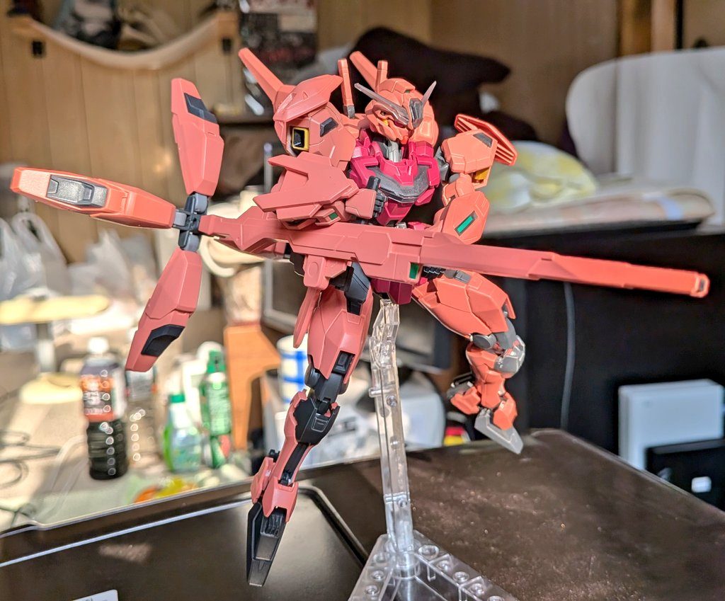 赤いガンダムのキットが欲しくなりますね