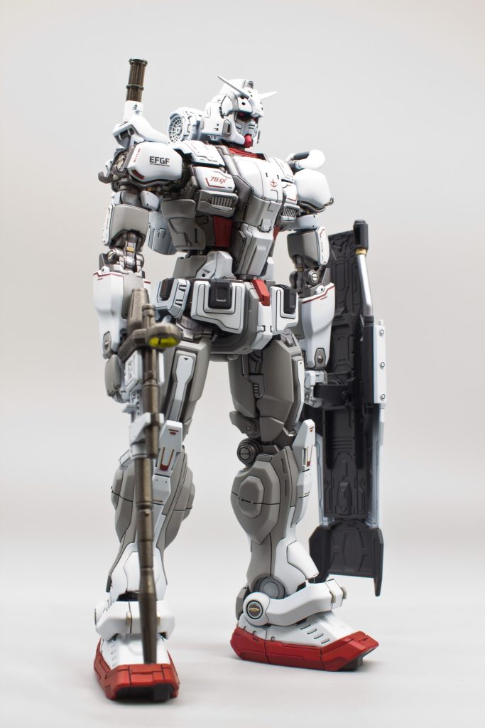 作る前はザク同様ウェザリング仕上げを予定してたんですが、とてもじゃないそこまで気力持ちそうになかったので「 ロールアウト」直後の設定に変更しました(笑)