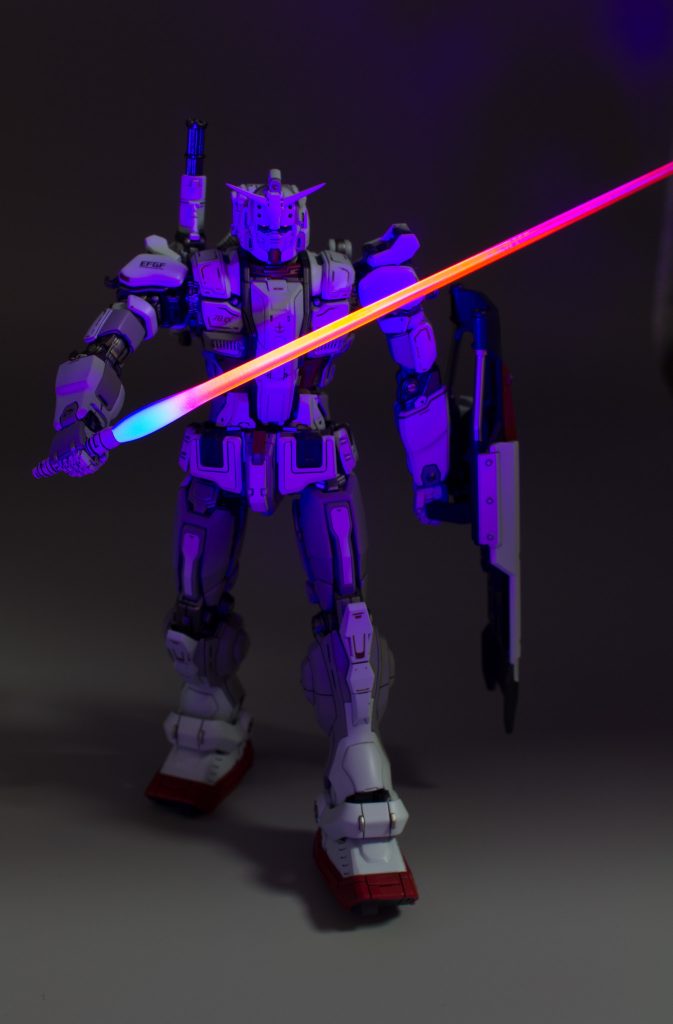 ビームサーベルはお約束?の蛍光カラーによるグラデーション塗装それにしても何度も言いますが超絶ディティールの凄いキットでした‼️