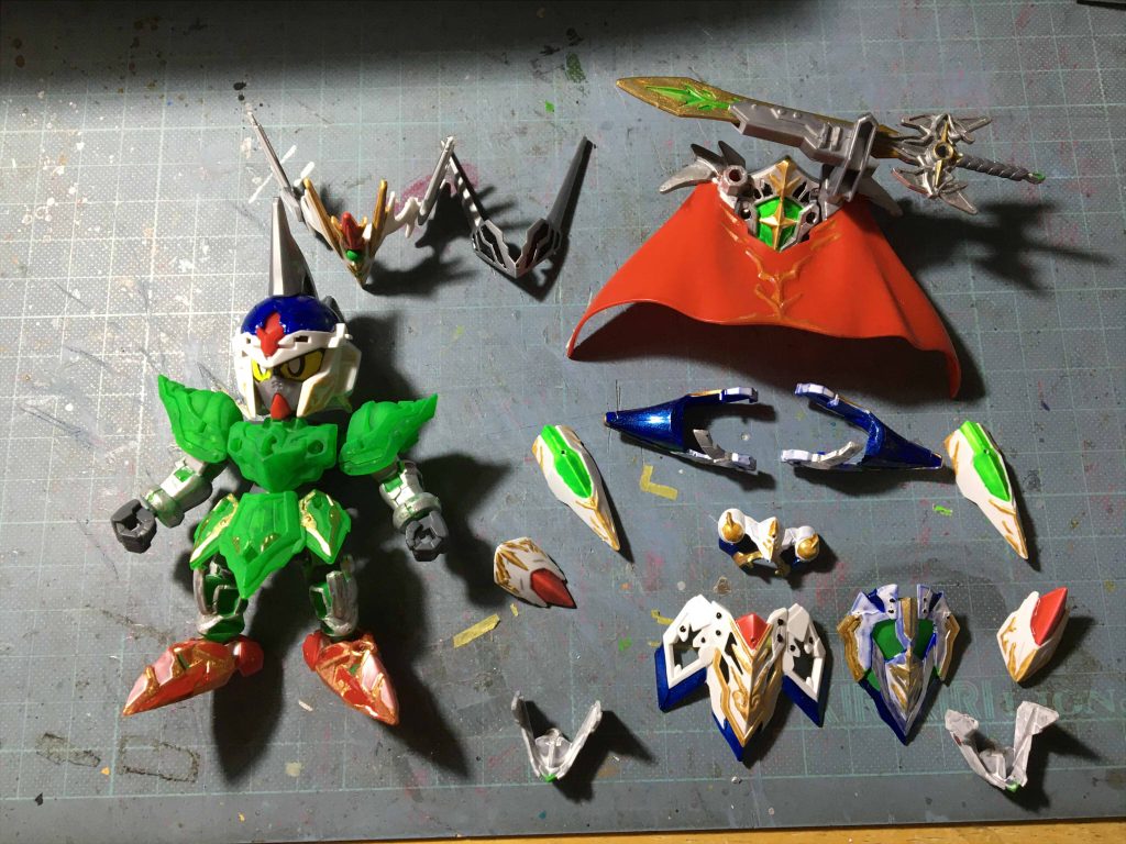SDナイトストライクガンダムの完成品を移植するためパーツ分割した写真