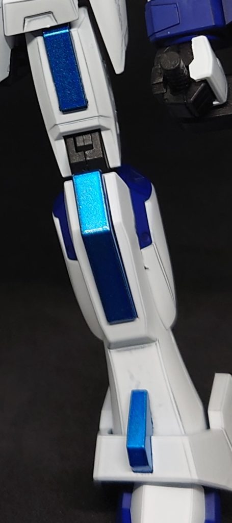 クリアーブルーをキャンディ塗装。テカテカになり過ぎないよう、トップコートには新調したGGXの艶消しを使用。塗り過ぎて艶を消し過ぎないよう調整。