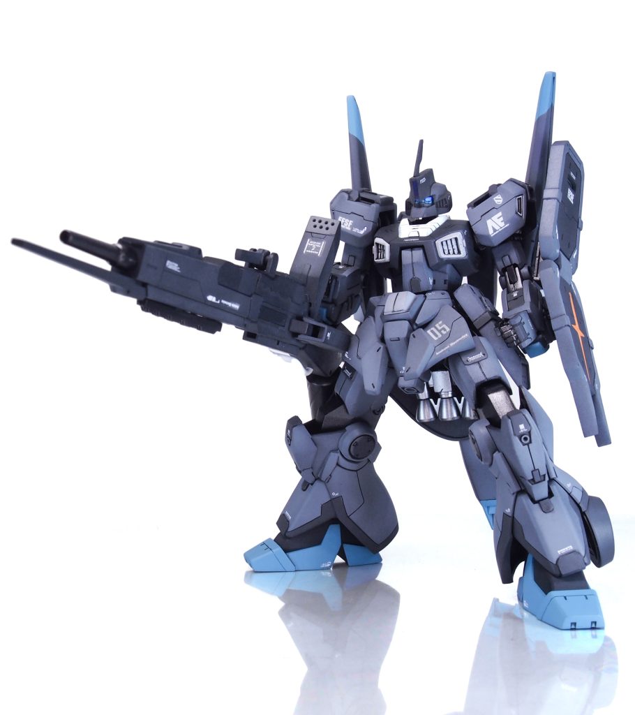 軽量化に伴い片手でも携行可能、ということにしています