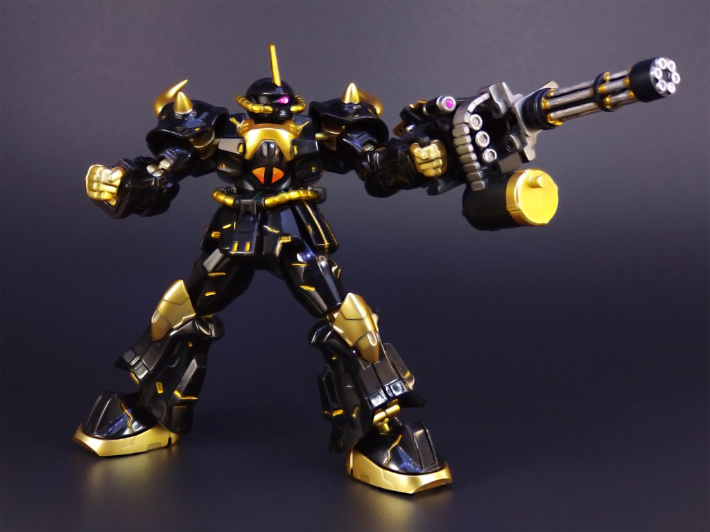 今回、初めてDSPIAE(上海の模型工具メーカー)のメタリックカラーマーカーを使用してみました。ガンダムマーカーはペンで直塗りすると下地を侵すというのが大きな弱点ですが、DSPIAEのマーカーではそういった問題がありません。マスキング無しでも細部の塗り分けが可能になった事で、塗装がスムーズに進みました。