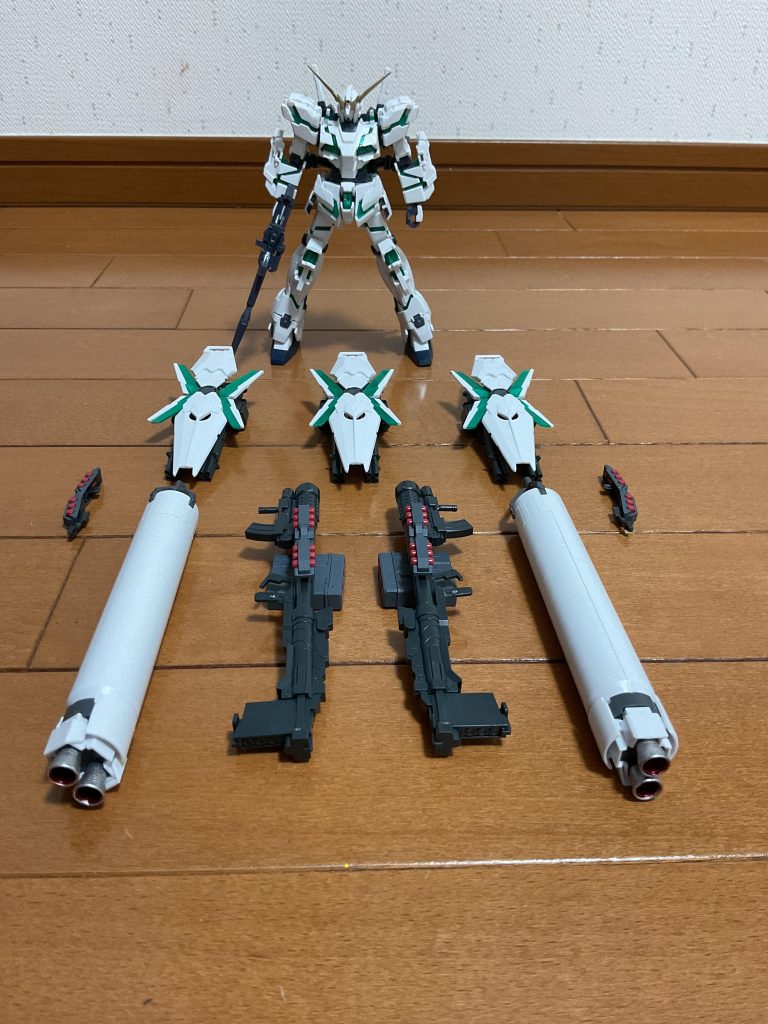 フルアーマー用装備パーツ。プロペラントタンクとバズーカの存在感がすごいです。