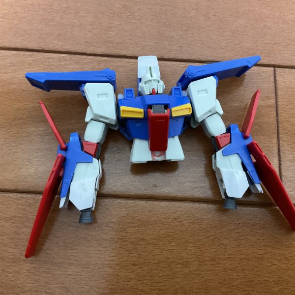 投稿2回目です。hgzzガンダムを改造しています。現在コア・トップが完成しました。アンテナを外せば完全変形します。（4枚目）