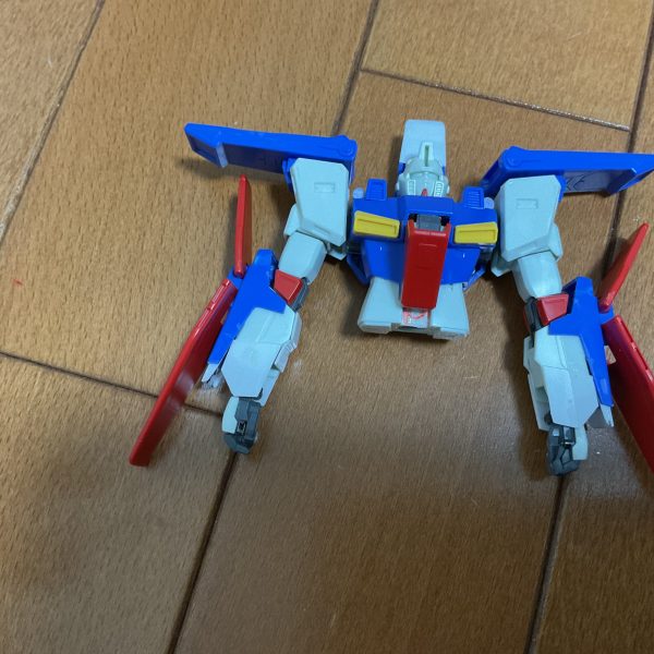 投稿2回目です。hgzzガンダムを改造しています。現在コア・トップが完成しました。アンテナを外せば完全変形します。（6枚目）