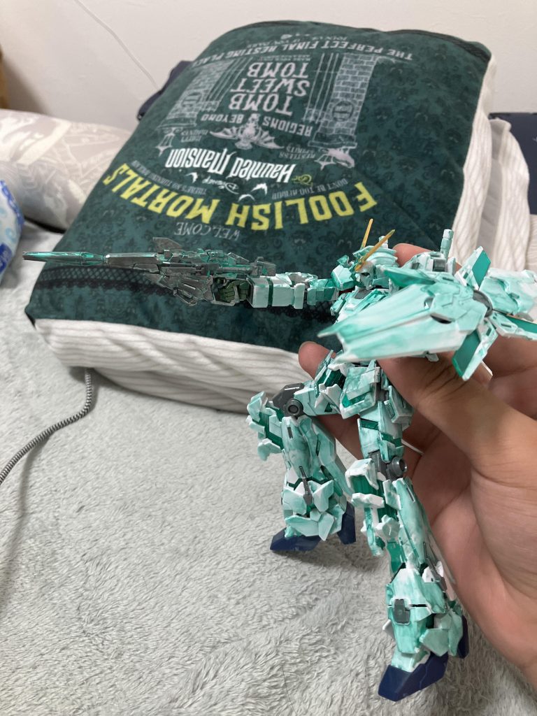 unicorn–3枚目/制作者：ドムドムバーガー