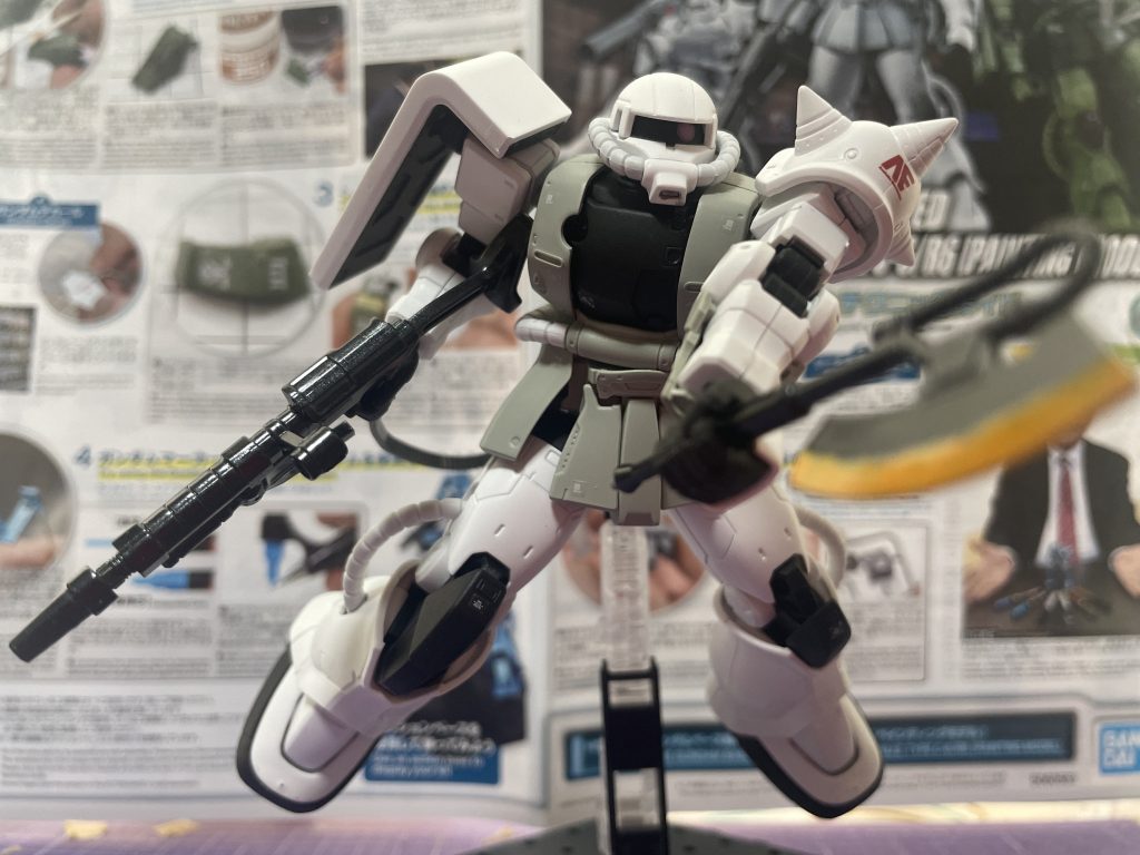 周辺警備マシンガンを構える新型の試作機の試験テストエリアの警備ヒートホークを構える格闘