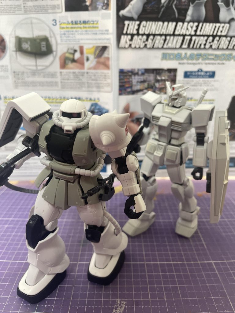 アナハイムの私有地の警備をするザクⅡとガンダム