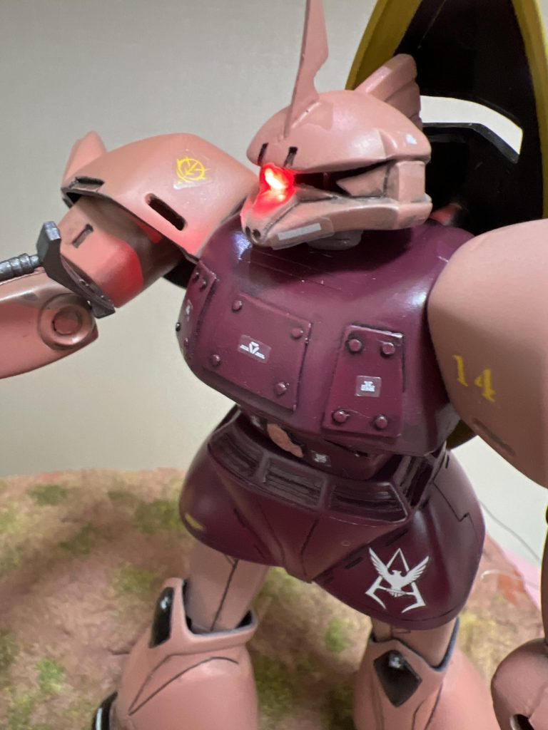 デカールはあまり物を少々。工作はプラ板に凸リベット、筋彫り、ダクトのアンダーカット部の彫り直しくらいでしょうか。