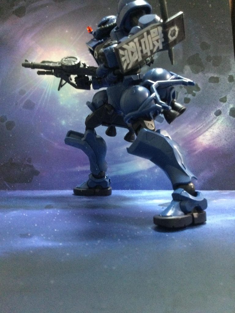 盾に書かれた「警察」の文字。このアングルめっちゃ好き！！