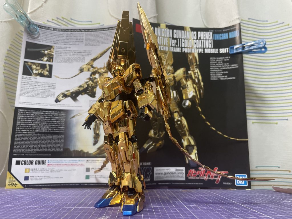 巡行後ろに下がりながらバズーカ乱射軽装によるバズーカ装備(アームド・アーマーDE開発前)リタ、コロニー内に降臨