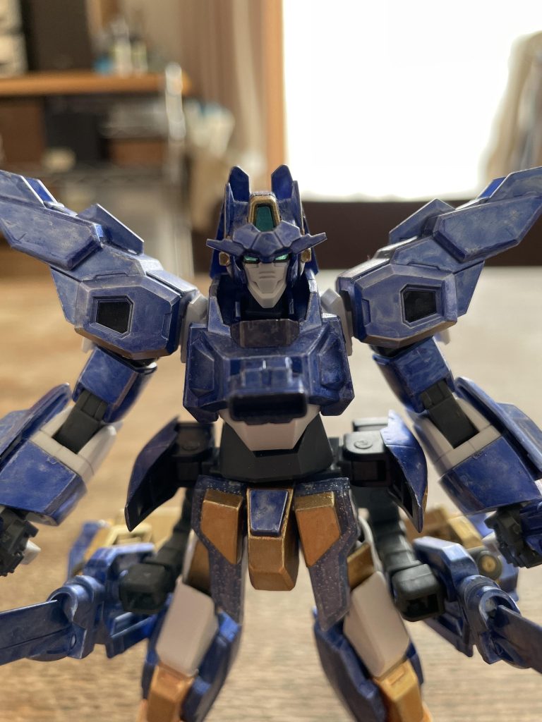 頭部はAGE3のパーツをヘッドギアとして装着ガンダムタイプと異なるデザインを活かしながら強化感を出したかったのでパーツ選定に苦労した