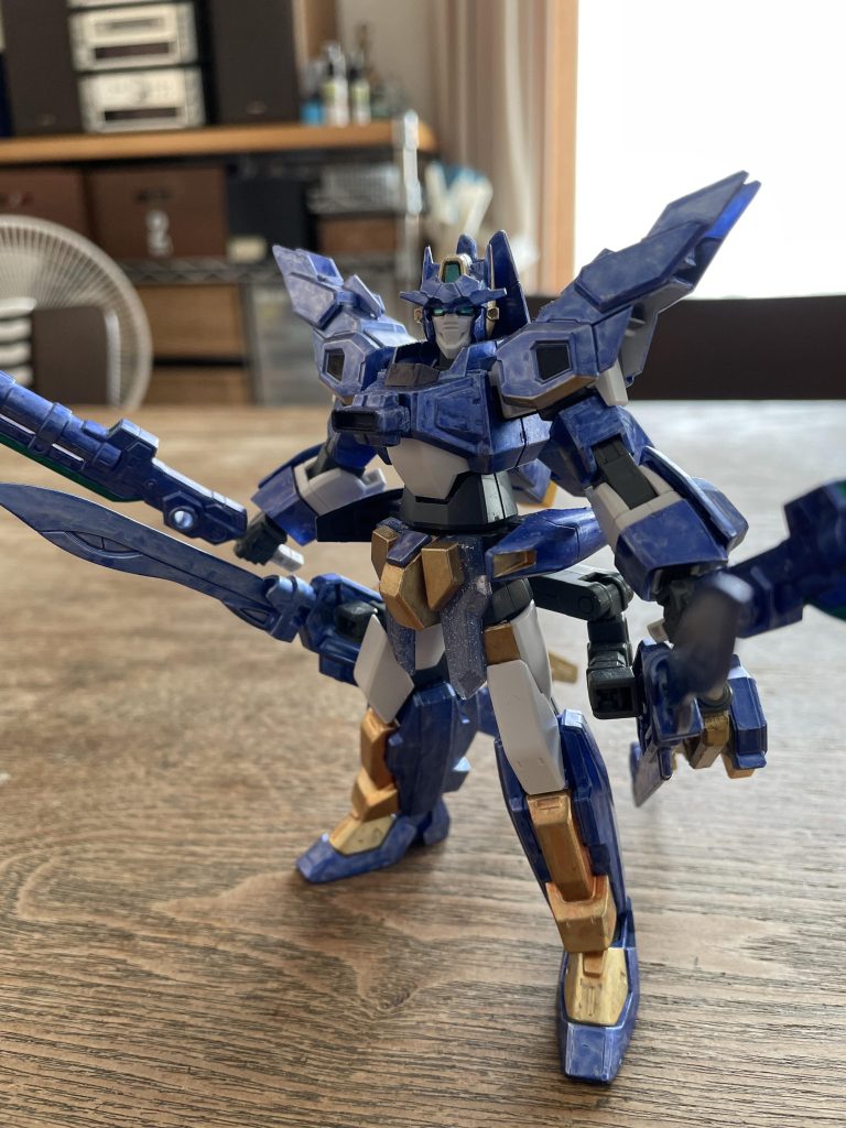 胴体に装備したのは大火力のシグマシスキャノンガンダムXディバイダーの砲身中央を胸部に装着本体ジェネレーターと直結することで最大出力はブラスティアキャノンに匹敵する必殺武器である