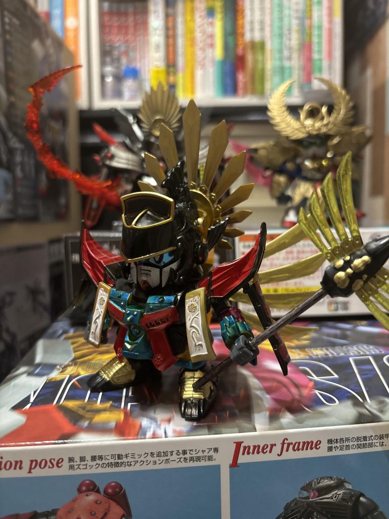 豊臣秀吉頑駄無。元のキットの腕が短い事もあり、信長エピオンの腕をもらいました。色合いは豊臣秀吉の甲冑の中でもカラフルなイメージの物を採用。