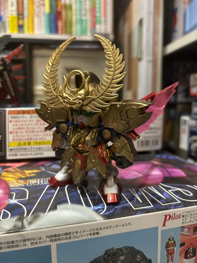 徳川家康頑駄無。本来出ているキットはファースト頑駄無大将軍をベースにしているらしいのですが、等身が高すぎて他の武将と合わないと思いレジェンドBBの武者ビクトリーを使用。徳川家康は金色の甲冑なので飛駆鳥のキットとの相性が良かったです。