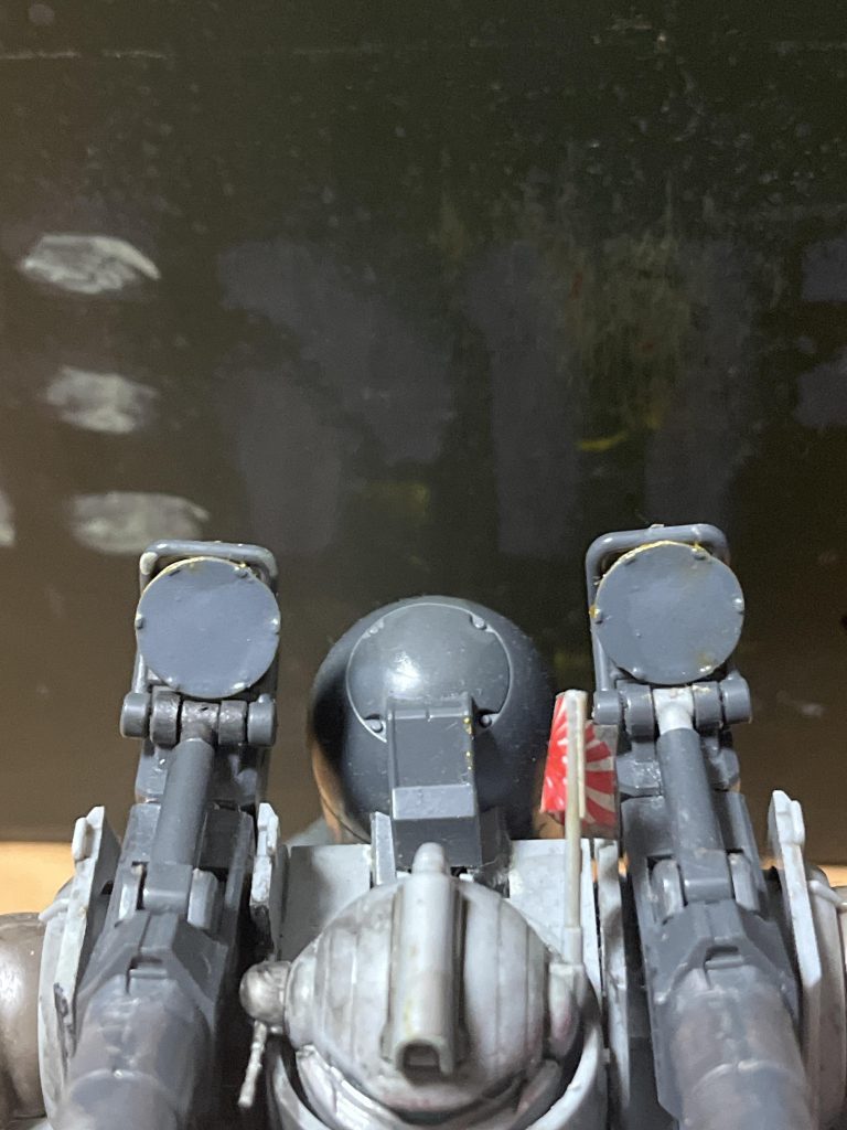 対ミノフスキー粒子強波レーダー（AMPⅡR）は対無人機に使えるほどの極力なパルス波を使う事によりミノフスキー粒子散布状態でも使えるようになっている