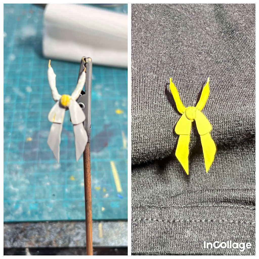 魔女リボンです。リボンは切り出したプラ板を熱で少し変形させて布感を出しました。真鍮線で作ったフックで本体の襟元に引っ掛かるようにして装着します。