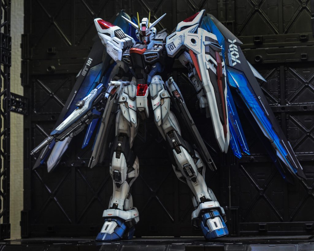 学生の頃にみた『舞い降りる剣』に胸を撃たれガンプラ全塗装３体目の初心者がMGEXストフリベースにZGMF-X10Aフリーダムを作ってみました。