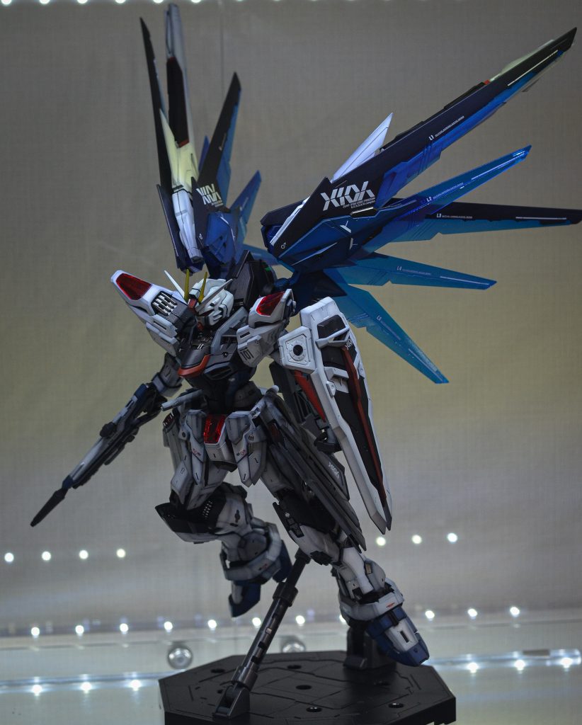 一番くじフリーダムをベースに翼はパール色塗装しました