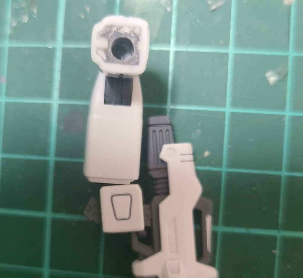 腕はこんな感じに見えない部分なんで雑に加工しました。