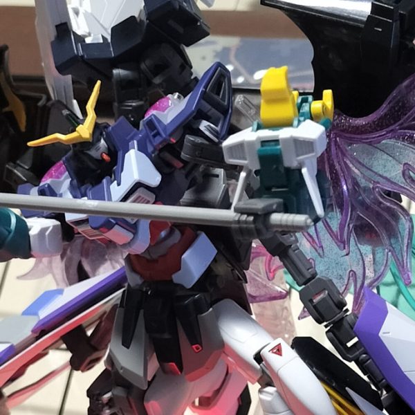 ガンダムWシリーズ5機をそれぞれ改造する計画をたてていて、一推しのデスサイズからのんびり制作中。デスサイズのコンセプトは『 かっこいいと思ったものをとにかく装備させる！』です😎現在2段階変形が可能🍤まずはまったりデスサイズを塗装まで仕上げつつとにかくデスサイズは好きなので生涯追求していこうと思てます😄他の4機もコンセプトはある程度考えていてウイング→エンジェモン風、更に天使感を増した改造アルトロン→烈火の炎の8龍みたいな感じで、違った頭の形を持つ7頭のドラゴンファングを装備しヤマタノオロチガンダム！みたいな感じにサンドロック→防御特化のガーディアン風で、ヒートロッドにも何か工夫を入れるヘビーアームズ→この機体改造するにあたって割と皆考えると思うんですが、更に武装追加モリモリにする。とりあえずgp02の核は持たせたいてな感じで、のんびりやってます😙お見知り置きを🥸（7枚目）